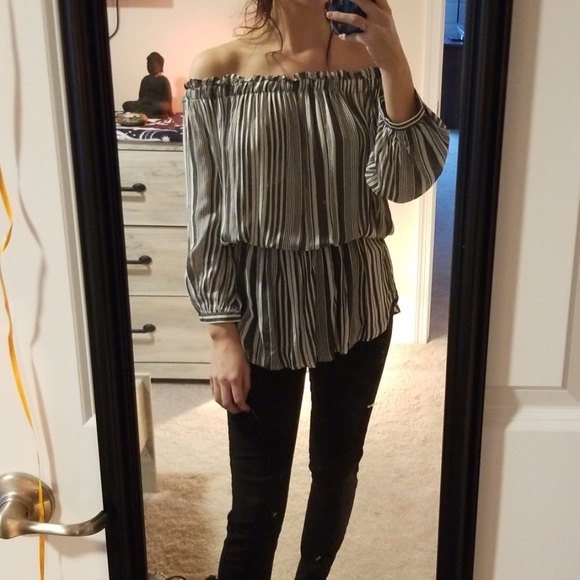 off shoulder top - Picture 2 of 3